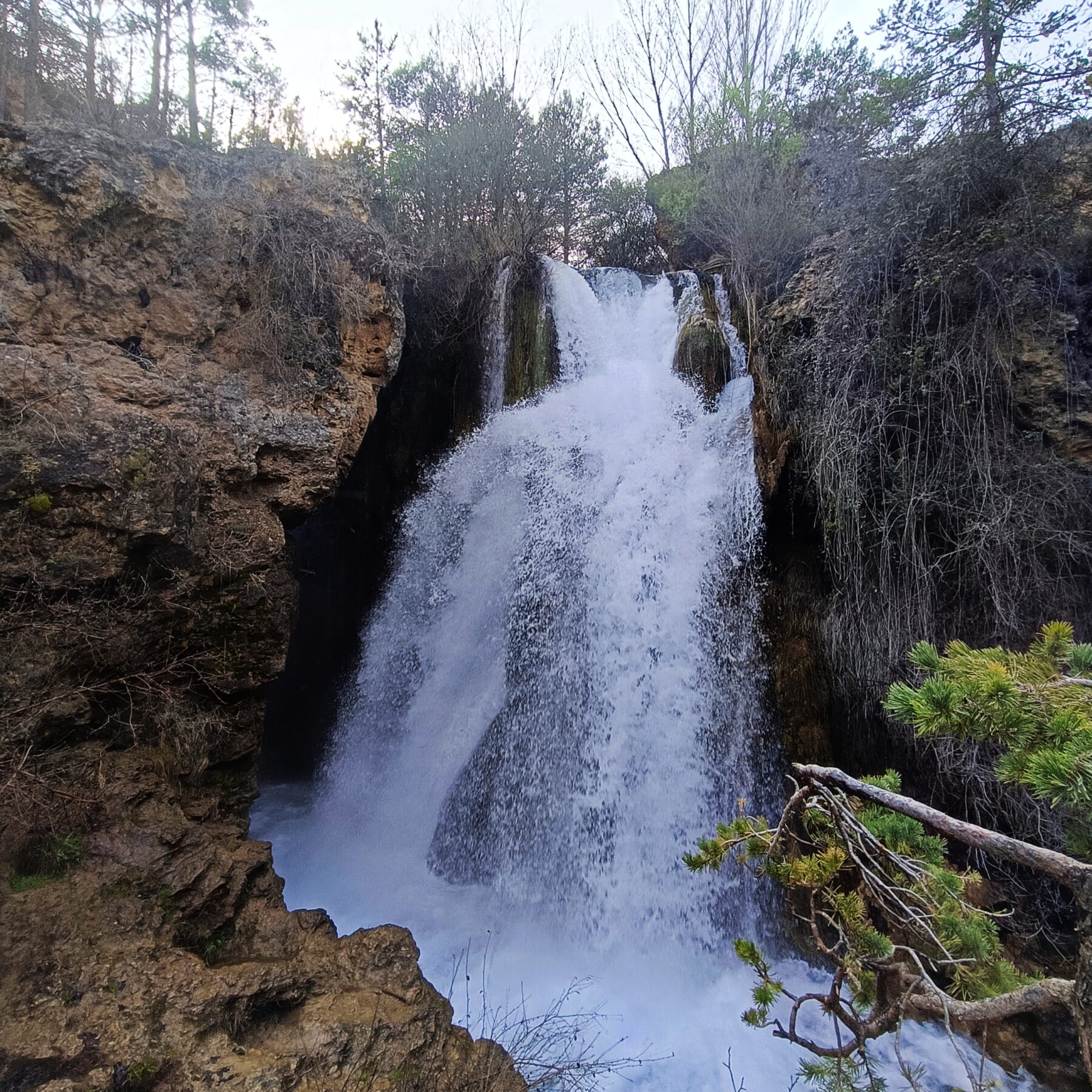 <h2>La cascada batida de Calomarde - sierra de Albarracín - Teruel</h2><br>Irene<br><span class='hastagdes'></span>